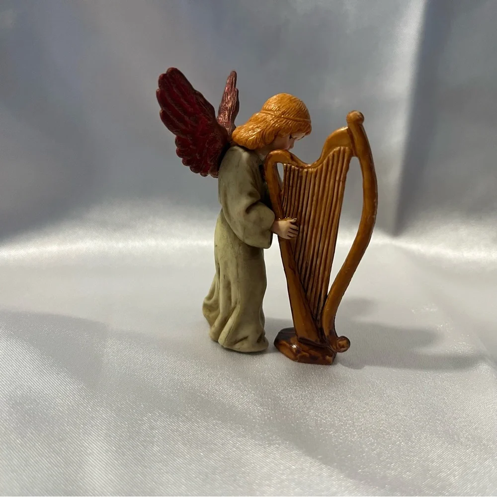 Moranduzzo‎ • Nativity Angel Playing Harp